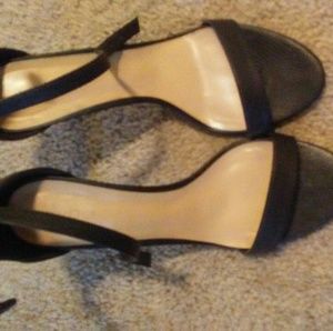 Gently used heels😎